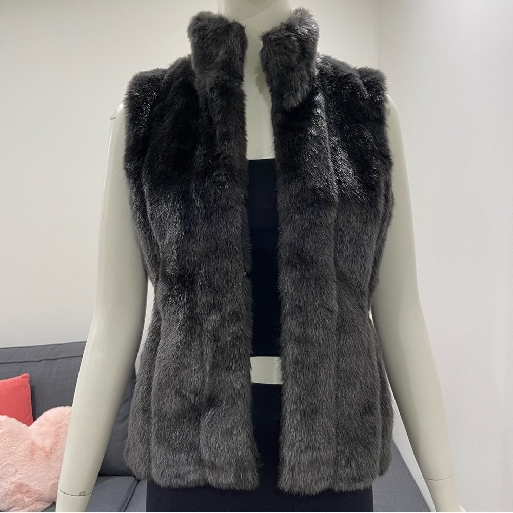 BANANA REPUBLIC Faux Fur Vest with Pockets & Front Hook & Eye Closures Size XS